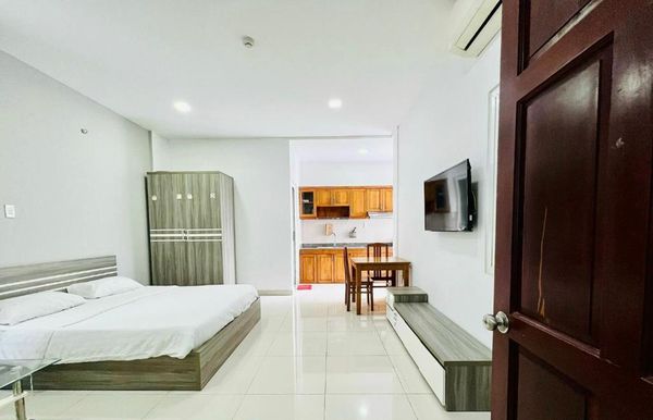 EMERALD APARTMENTS